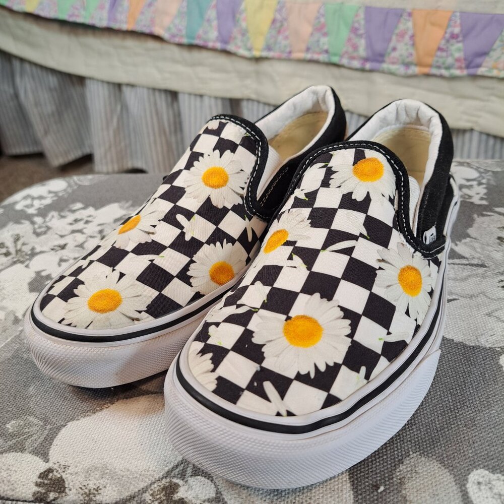 Vans | Daisy Print Slip-on Shoes. Size 6.5